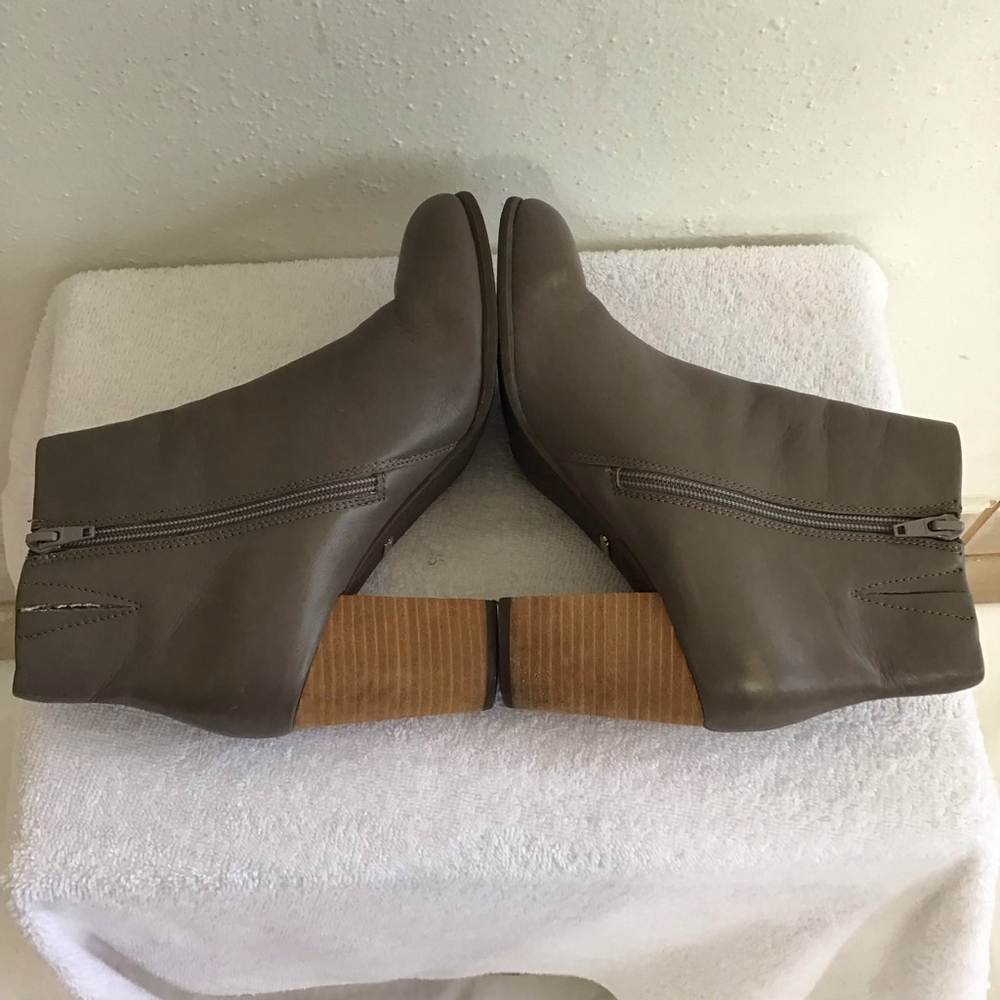 Vionic Women Stylish Gray Ankle Boots & Booties Size 8 with Brown Heels - Picture 6 of 10